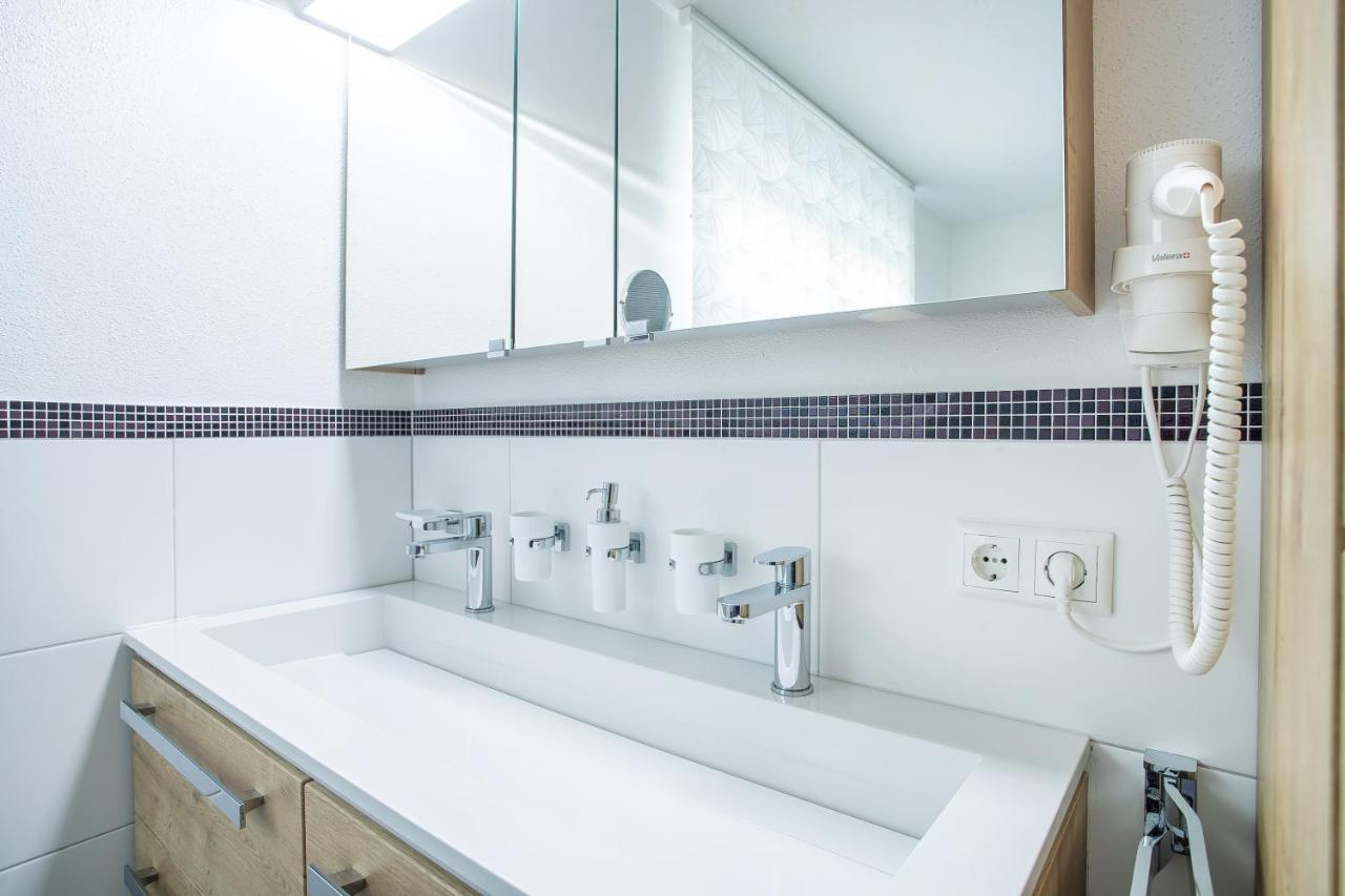H21 - Modernes Ferienhaus 145Qm, 4Sz, Wellnessbereich Mit Sauna Und Dachterrasse Mit Panoramablick, Kuehlen Und Heizen Mit Geothermie Fügen Buitenkant foto