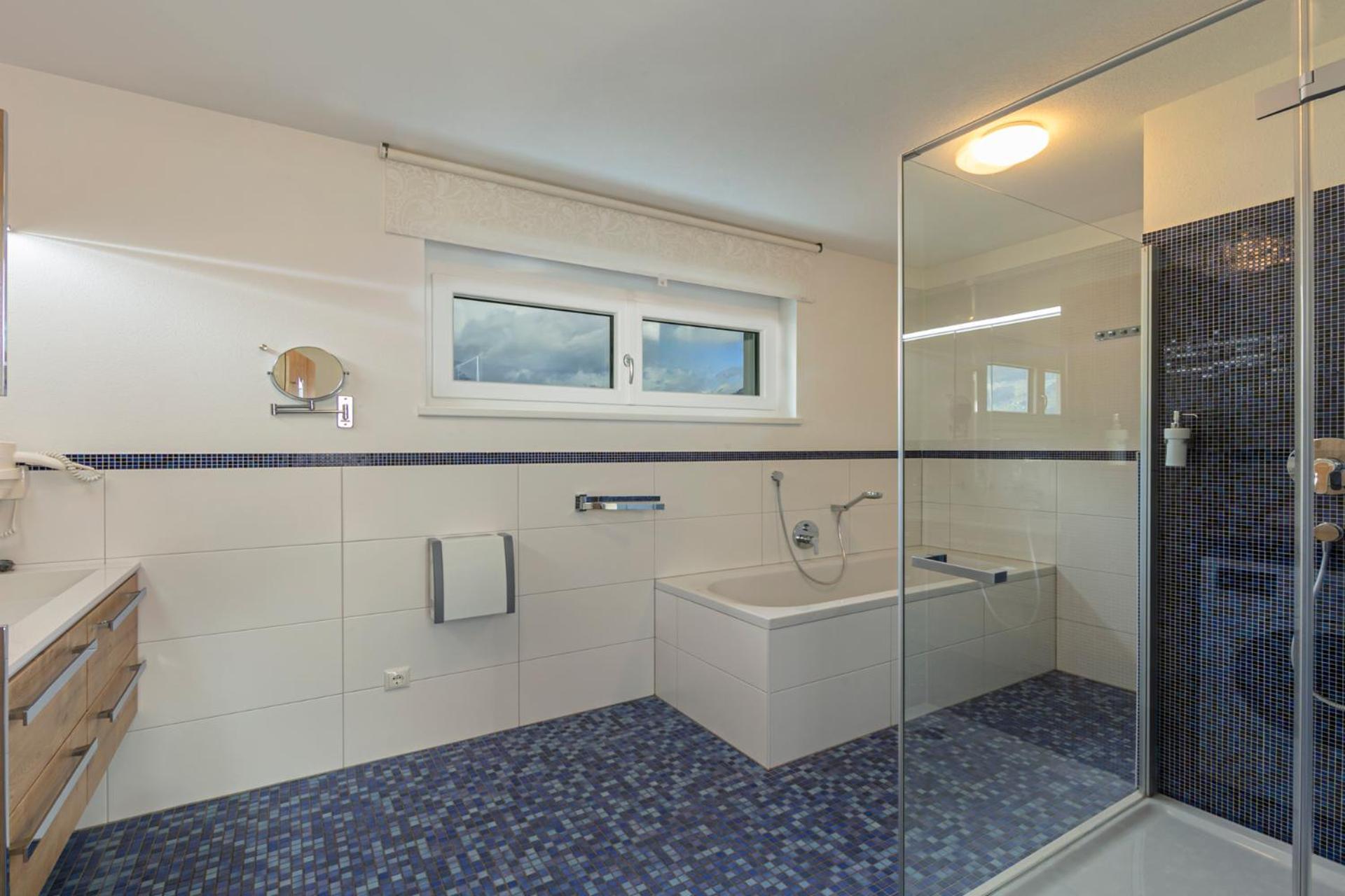 H21 - Modernes Ferienhaus 145Qm, 4Sz, Wellnessbereich Mit Sauna Und Dachterrasse Mit Panoramablick, Kuehlen Und Heizen Mit Geothermie Fügen Buitenkant foto