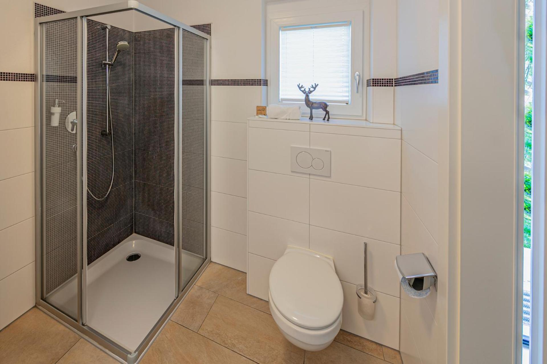 H21 - Modernes Ferienhaus 145Qm, 4Sz, Wellnessbereich Mit Sauna Und Dachterrasse Mit Panoramablick, Kuehlen Und Heizen Mit Geothermie Fügen Buitenkant foto
