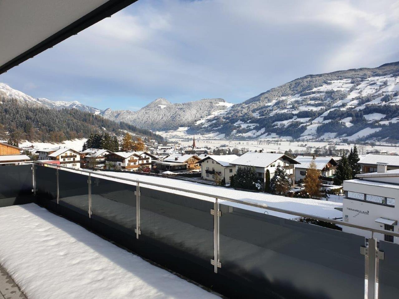 H21 - Modernes Ferienhaus 145Qm, 4Sz, Wellnessbereich Mit Sauna Und Dachterrasse Mit Panoramablick, Kuehlen Und Heizen Mit Geothermie Fügen Buitenkant foto